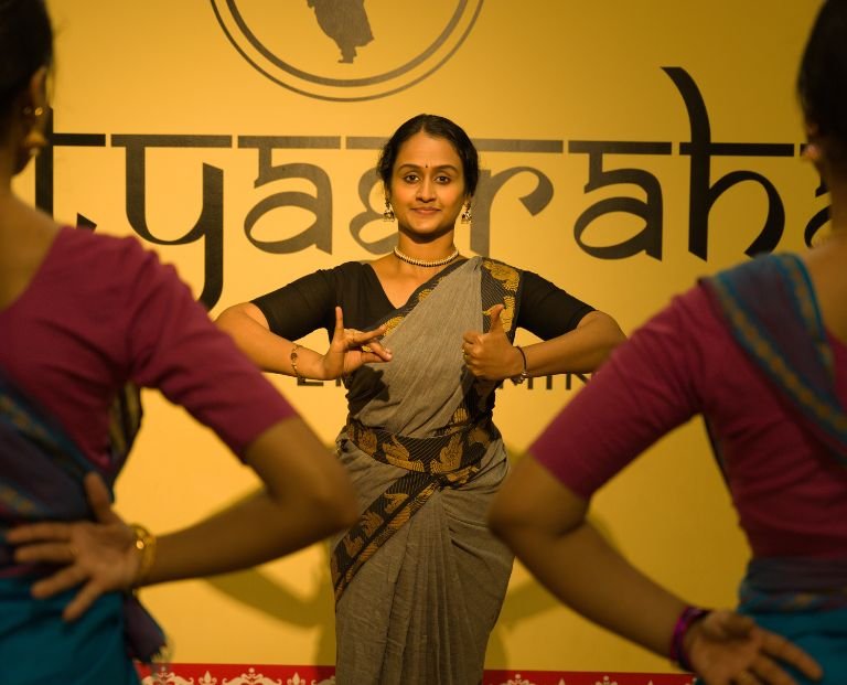bharatanatyam dancer